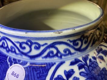 A Chinese blue and white vase with floral panels, Wanli